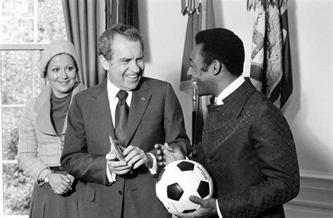 Brazilian Soccer Great Pelé Turns 80 Isolated At Home Vid And Pics