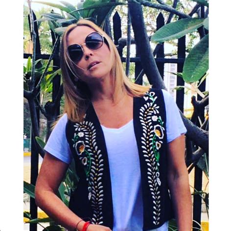 Recatada periodista venezolana sorprendió a sus seguidores mostrando sus curvas en bikini