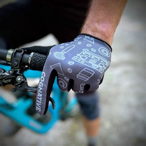 Unisex Performance Fit Mountain Bike Gloves Durable And Functional