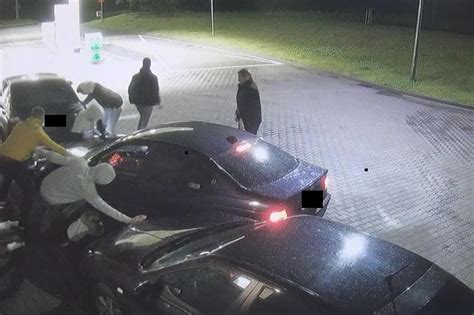 Szokujące sceny na stacji paliw Kompletnie pijany kierowca bmw wjechał