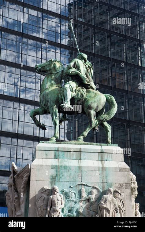 Uruguay Montevideo Estatua De Bronce Al Gaucho En La Plazuela Lorenzo