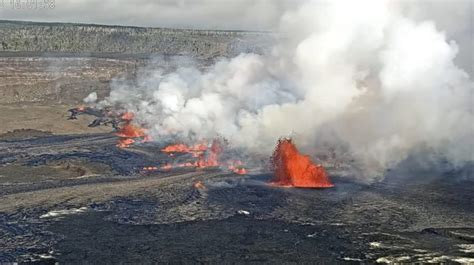 Hawaiis Kilauea Volcano Erupts After Nearly 2 Months Of Quiet