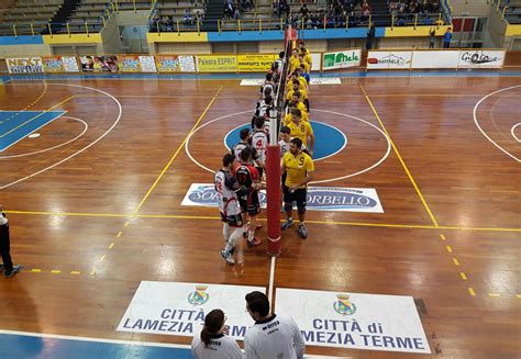 Volley Raffaele Lamezia Sconfitta Dall Asem Bari Il Lametino It