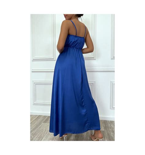 Robe satin cache coeur longue fluide royal à bretelles fines avec fente