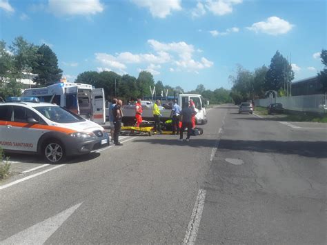 Incidente A Solaro Moto Sotto Il Camion Enne In Ospedale Il