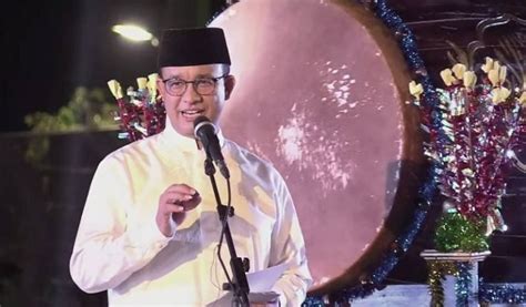 Malam Takbiran Di Jis Anies Baswedan Berpantun Dan Pamer Skill Tabuh