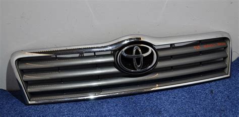 Toyota Avensis T Atrapa Grill Chrom D