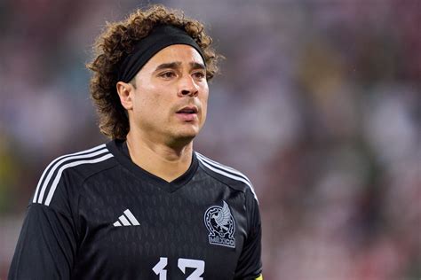 Memo Ochoa Heroe