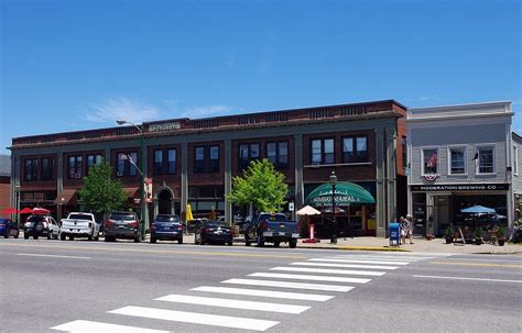 Brunswick Maine Main Street Maine Maines Main Streets