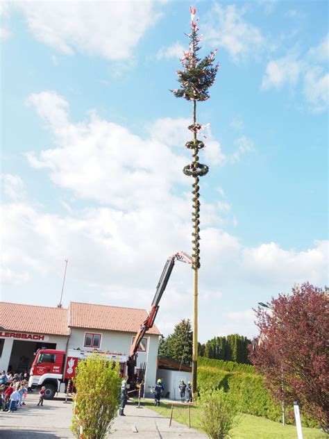 Maibaum Aufstellen 2023 Freiwillige Feuerwehr OLLERSBACH