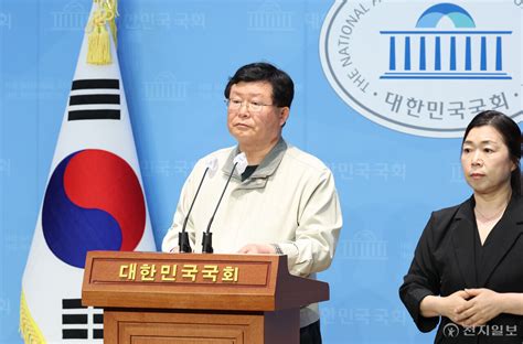 포토 ‘이정근 노트 돈봉투 의혹 관련 기자회견하는 설훈 의원