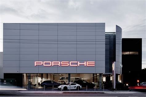 Technology And Design In New Porsche Dealership Indesign In 2020