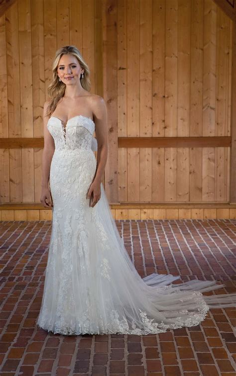 D3639 Essense Of Australia Glamorous Beaded Lace Fit And Flare Wedding Dress With Off The