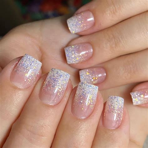 50 ideias incríveis de unhas decoradas delicadas para te encantar