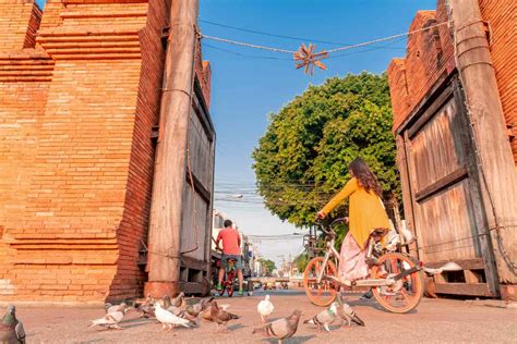 Tha Phae Gate Chiang Mai Travel Guide Thaiger