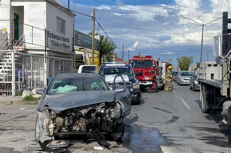 Gira Sin Precauci N Y Choca Contra Camioneta