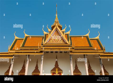 Traditional Khmer architecture with the throne hall inside the Royal ...