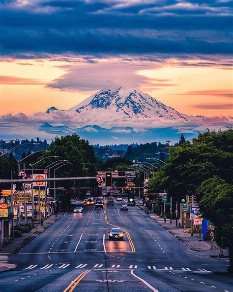 Mountain view along the city 🏔 Seattle, Washington. Photo by ...