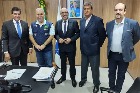 Em Bras Lia Prefeito Colbert Martins Trata Da Normaliza O Do