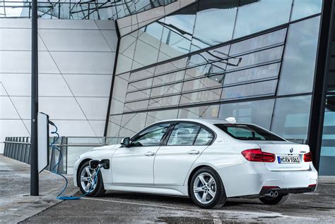 Bmw 330e Plug In Hybrid Manages 25 Miles Of All Electric Range