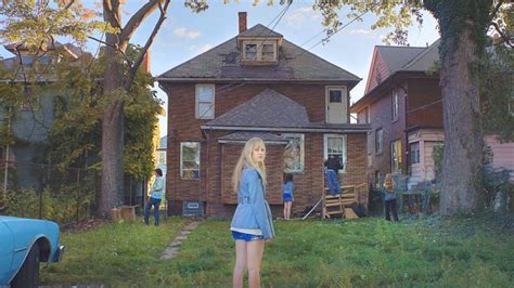 It Follows (2014) Review - Cinematic Diversions