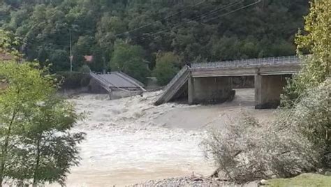 Maltempo Nel Novarese Crolla Il Ponte Sul Fiume Sesia A Romagnano Era