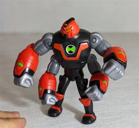 Figura Ben 10 OMNI KIX ARMOR quatro braços 116gramas USADO UK