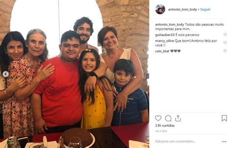 Em Clique Raro Caio Blat Aparece Ao Lado Do Filho Adotivo E Celebra 16