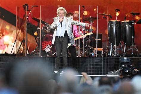 Rod Stewart storms off stage as Plymouth gig cut short and fans ...