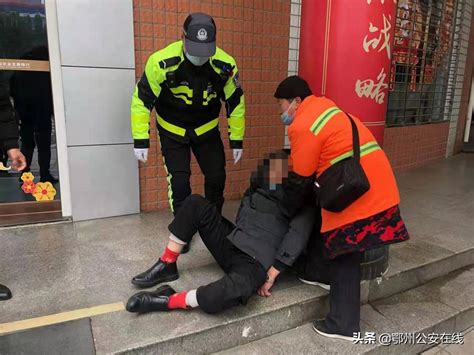 【我为群众办实事】七旬老人身体不适 鄂州铁骑伸出援手急救汪文超许陆