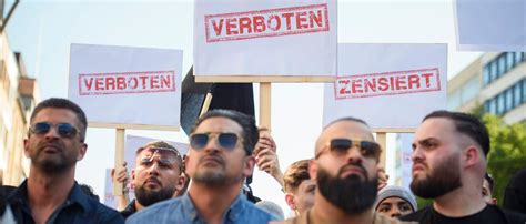 Demo Unter Strengen Auflagen Rund 2300 Teilnehmer Bei Islamisten