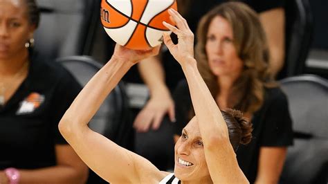 Diana Taurasi Becomes First WNBA Player To Score 9 000 Points