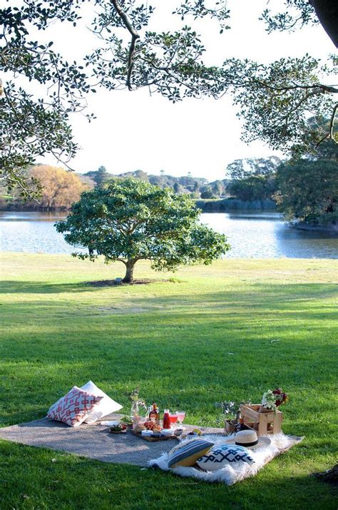 Peaceful Picnic By The Lake ~ The Perfect Idea For A Lazy Summer