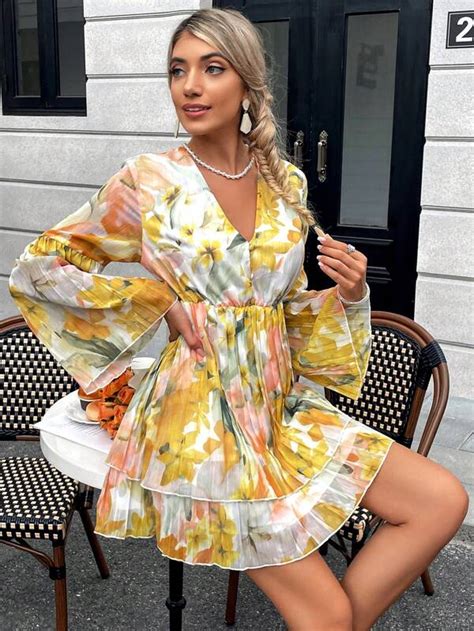 Shein Vcay Vestido Con Estampado Floral De Manga Con Volante Bajo A