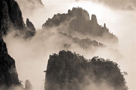 无人横图俯视航拍室外白天旅游度假黄山石头美景山山脉雾中国亚洲朦胧模糊石子景观山峰云海山峦娱乐