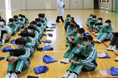 2年生が冬休みに向けて「学年集会」を行いました！｜坂東市立猿島（さしま）中学校