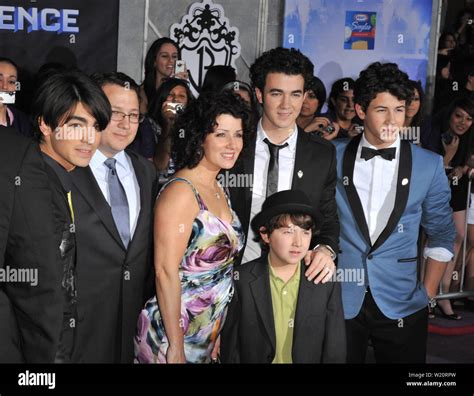 Jonas brothers parents hi-res stock photography and images - Alamy