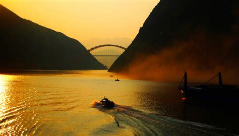 Atardeceres Y Estrellas En El Valle Del Río Yangtsé En China