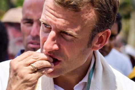 Une Loi Forte Pour Mayotte Emmanuel Macron Envisagerait De Se