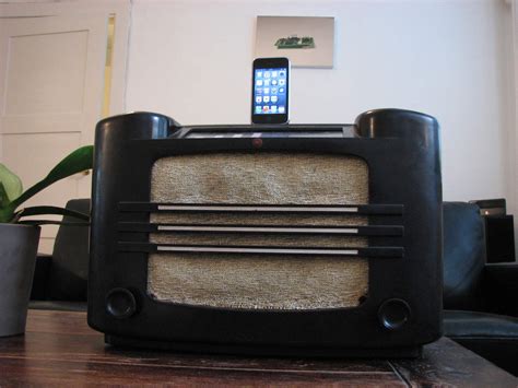 Electronics Project Old Radio Hacked Into An Iphone Dock