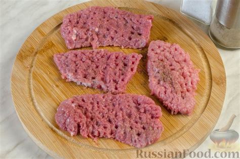 Рецепт: Турнедо россини (тосты с говяжьим стейком и ливерной колбасой ...