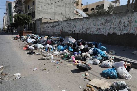 كارثة بيئية في جحر الديك بفلسطين تراكم 90 ألف طن من النفايات في شوارع