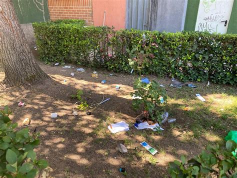 Esc Ndalo De Basura En La Calle Duquesa De Medinaceli De Alcal De