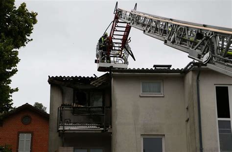 Brand Bricht Auf Dem Balkon Aus