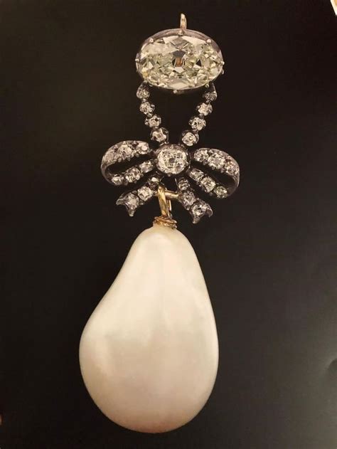 A Look At Marie Antoinettes Breathtaking Jewelry Collection Royal