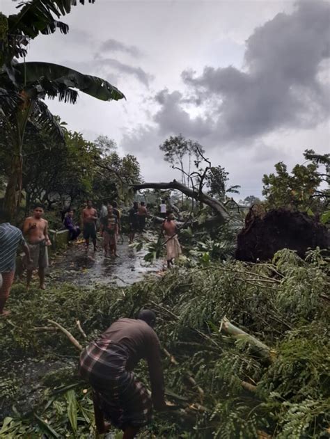 Angin Puting Beliung Terjang Dua Desa Di Banyuanyar Lensa Update