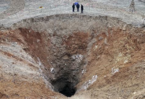 Sinkholes: When the Earth Opens Up - Impressive collection of sinkhole