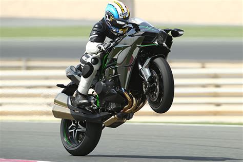 Noise, Speed, Power Kawasaki H2 vs H2R - Australian Motorcycle News