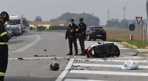 Schianto Tra Auto E Scooter Motociclista Muore Sulla Statale 16 Dopo