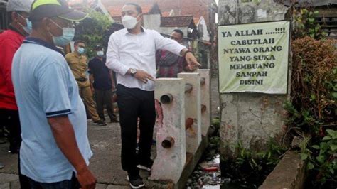 Cak Eri Cahyadi Temukan Banyak Sumbatan Saat Blusukan Tinjau Saluran Di